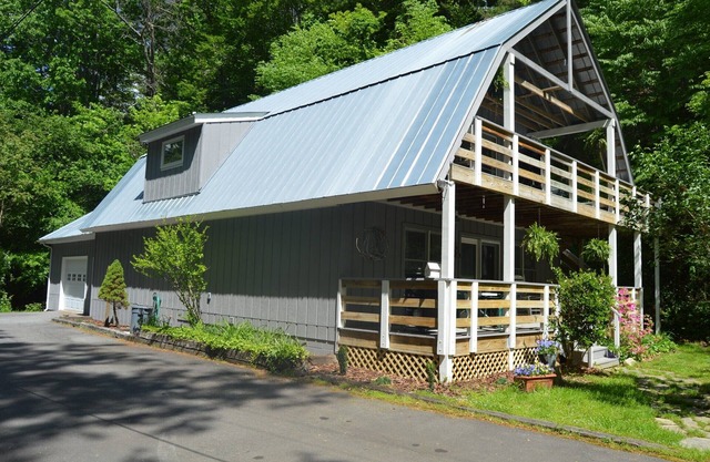 Ox Glen Coach House, Creekside