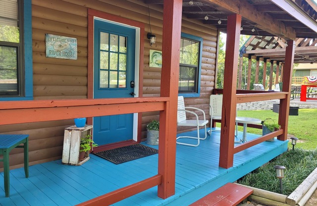 OZARK FALL COLOR! The Angler! Couples Retreat! Firepit/Grill/Pavilion/WIFI