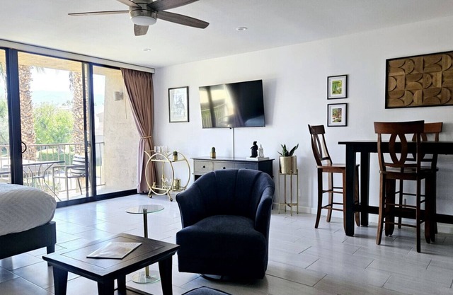 Palm Desert Studio at Shadow Mountain Resort.steps to El Paseo`s Charms