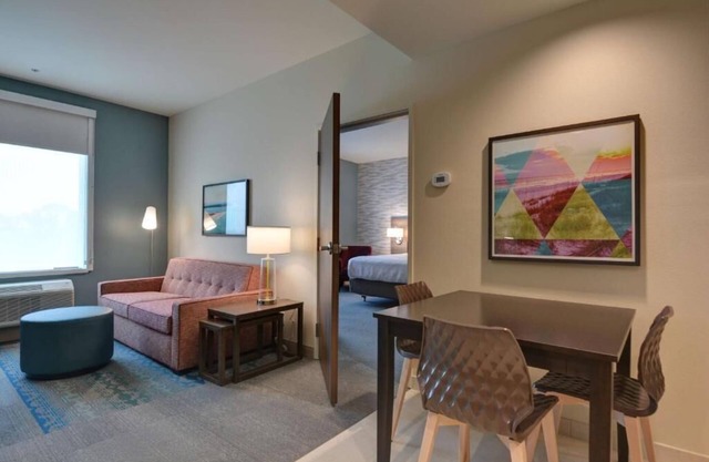 Panama City Beach Paradise! 2 Pet-Friendly Units! Onsite Pool, Kitchen, Parking!