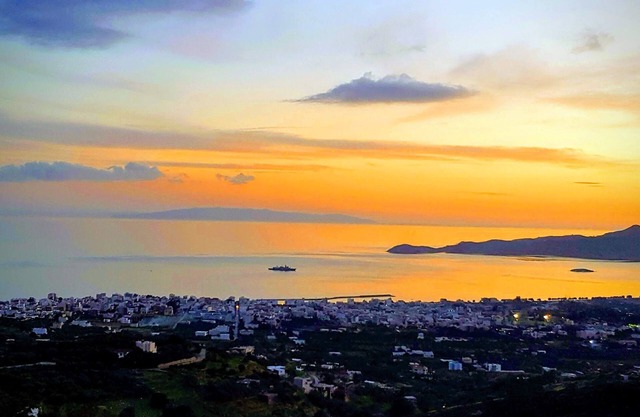 Panoramic Seaview Traditional Greek Mountain Villa with mature garden and pool