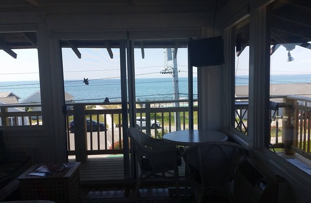 PANORAMIC VIEWS! Front Studio Unit Beach Across Street.