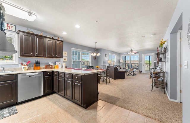 Par View Vista 2 Bedroom Condo by RedAwning