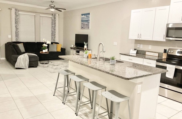 Paradise! 3br/3ba large Townhouse near the Epperson Lagoon Community