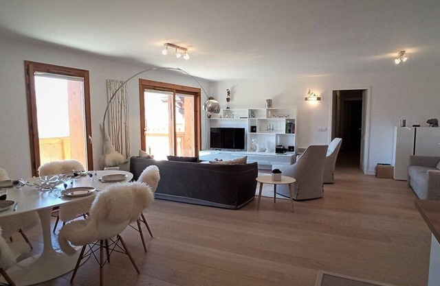 Paradiski beautiful renovated apartment plan peisey