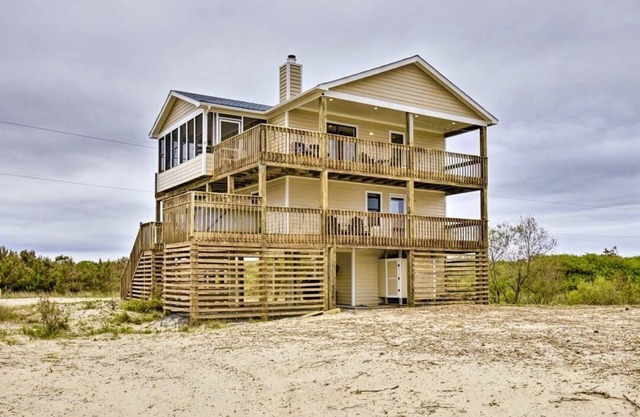 "Parked In The Sand"Corolla 4x4 beach house Ocean views/Wild Horses/Pet friendly
