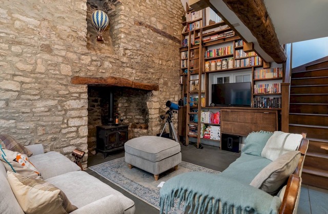 Pass the Keys | Charming Pet-Friendly Family Cottage in Eynsham