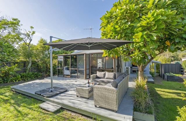 Patton's Place - Pauanui Holiday Home