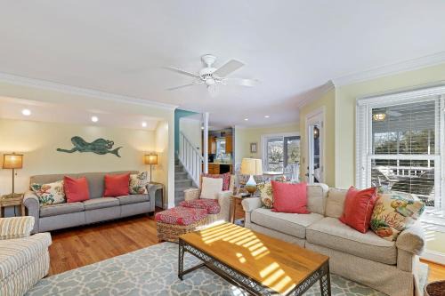 PB17: 17 Pelican Bay