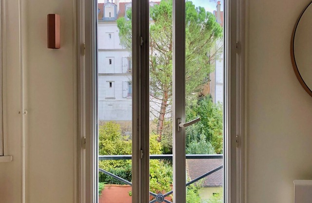 Peaceful apartment just outside Paris