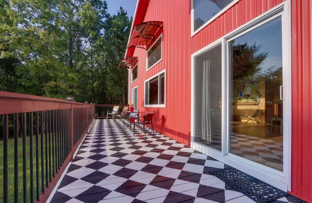 Peaceful Berkeley Springs Home: Escape to Nature!