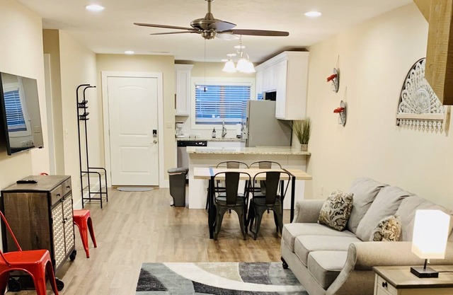 Peaceful Branson Retreat - New Finishes - Great for families and small groups!