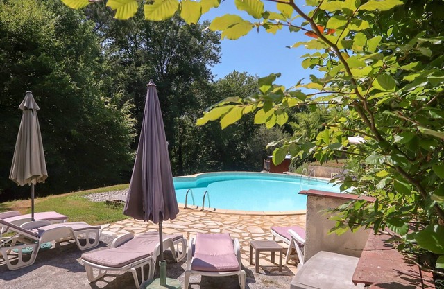 Peacefully located on the border of the Dordogne and Lot-et-Garonne (Perigord Noir)
