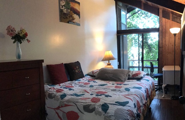 Peaceful Guest Suite U1 in Redwood Forest Retreat WiFi