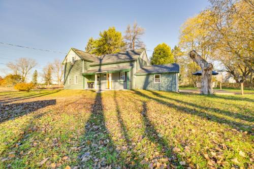 Peaceful Home 10 Mi to Boyne Mountain Resort!