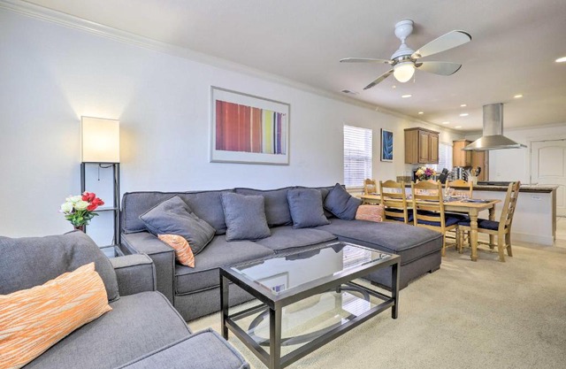 Peaceful Petaluma Getaway with Deck and Grill!