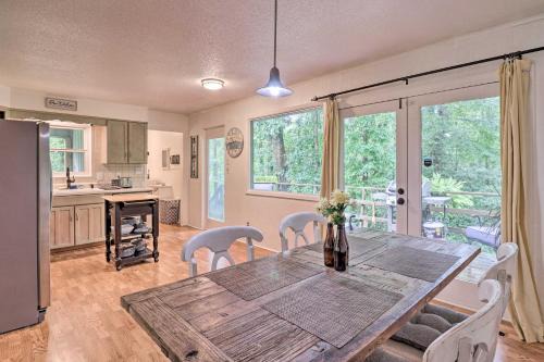 Peaceful Pisgah Forest Cottage with Fire Pit!