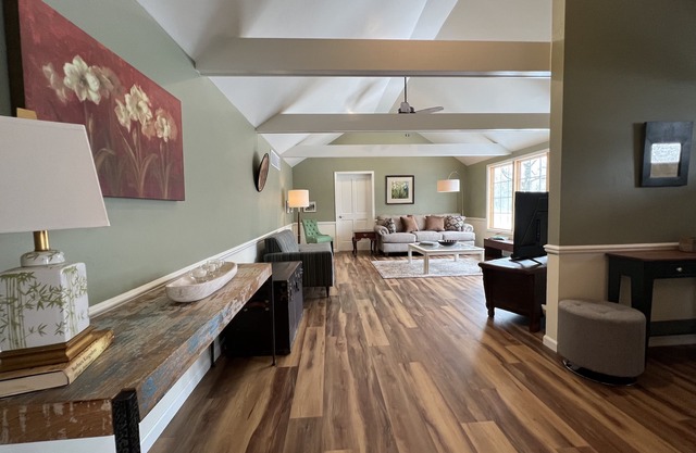 PEACEFUL, SPACIOUS, AND ROMANTIC - your Door County home away from home!