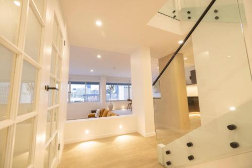 Penthouse - Luxury 2 Storey -3 Bedroom Sky home!