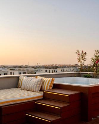 Penthouse studio with jacuzzi