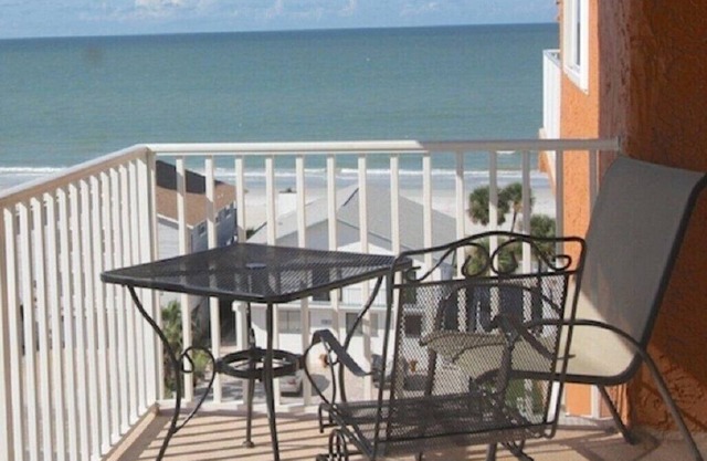 Penthouse w/Gulf & Intracoastal Views-Steps to Beach!
