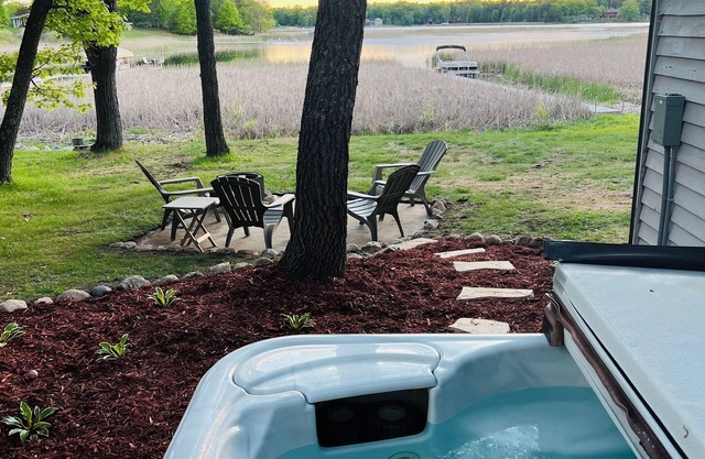 “Perch lake bungalow" lakefront with hottub!