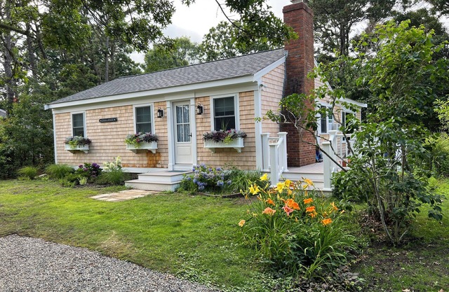 Perfect for Fall Getaway! Fully-Appointed Cape Retreat, Short Walk to Beach