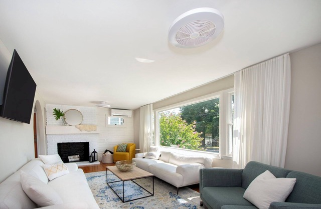 Perfect for Large Families, Yard, Ocean Views. 4 Floors, 2 Living Rooms, Office