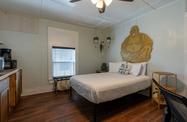 Pet friendly 1bd/1b unit with full kitchen