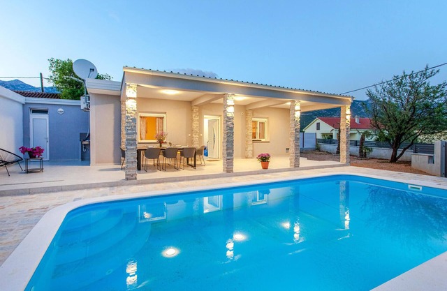 Pet friendly home in Seline