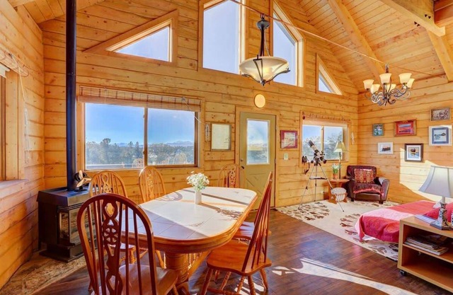 Pet-Friendly Mountain Cabin | Stunning Stargazing