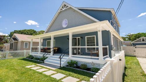 Pet-Friendly Pool Bayside Coastal Cottage