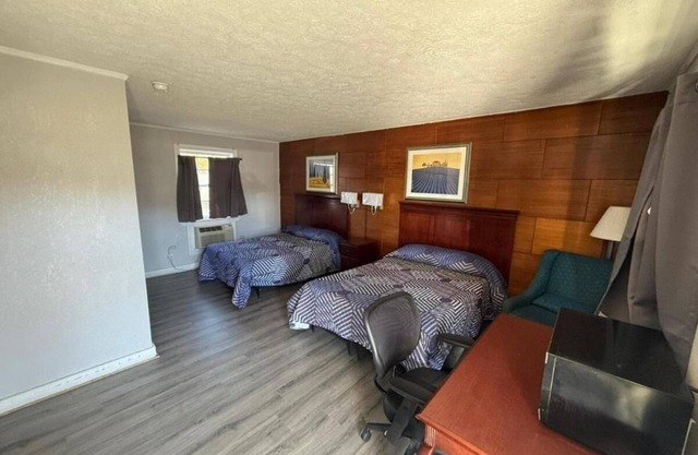 Pet-Friendly Room Near Dan Daniel Park and Historic Art Museum in Town