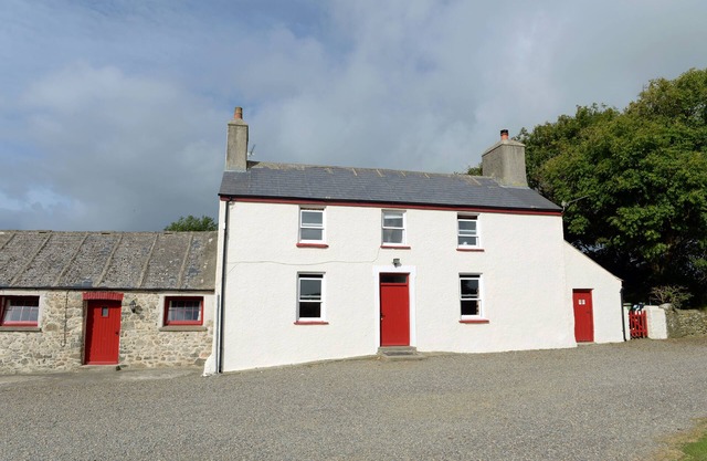 Pet Friendly Traditional Pembrokeshire Farmhouse, close to Solva and coast.