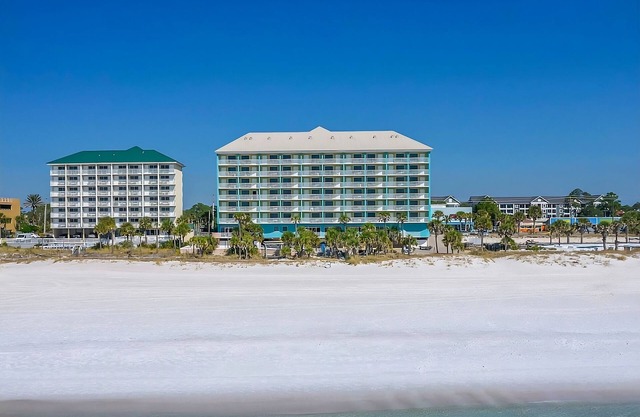 Pet Friendly Beach Escape – Holiday Terrace Hotel, Ocean View & Free Parking!