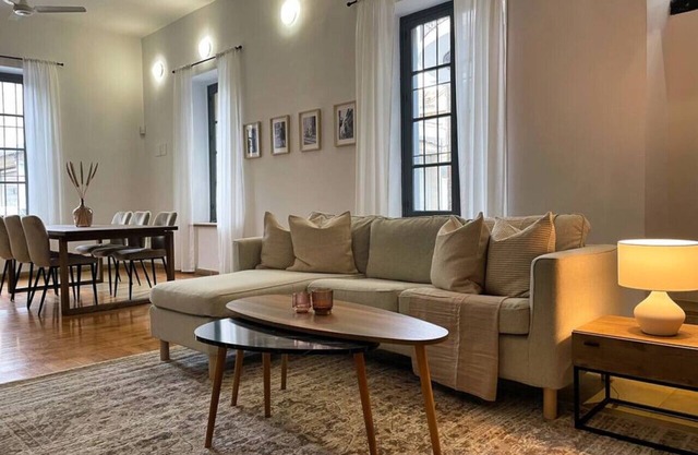 Phaedrus Living: Cozy Down Town House Aischylou