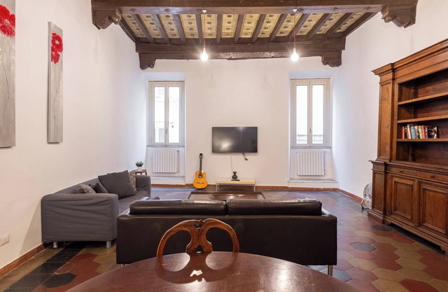 Piazza Navona Charming Large Apartment