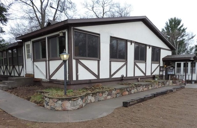 Picturesque Lodge Located on Lincoln Lake in Spooner, WI