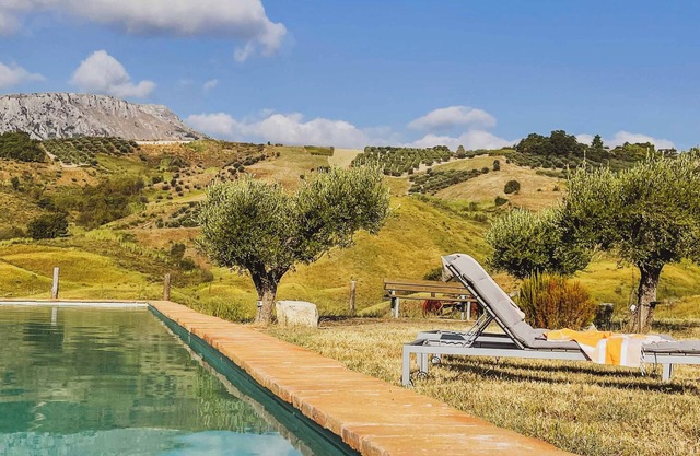 Pietra Pizzuta Country House "Castello" in the heart of Abruzzo. 1 pool