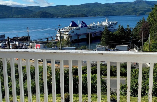 Piper's Bluff. Ocean view 3-bdrm apartment with 50% discount for monthly stays.