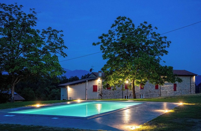 Podere di Emore - n. 3 - App. on the Francigena with swimming pool and Wi Fi