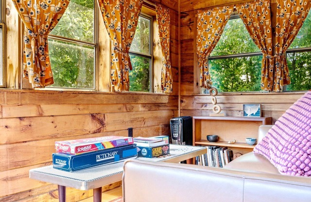 Poet's Nook 1 Bedroom