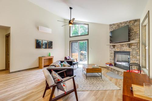 Pool and Beach Access Charming Poconos Cabin!