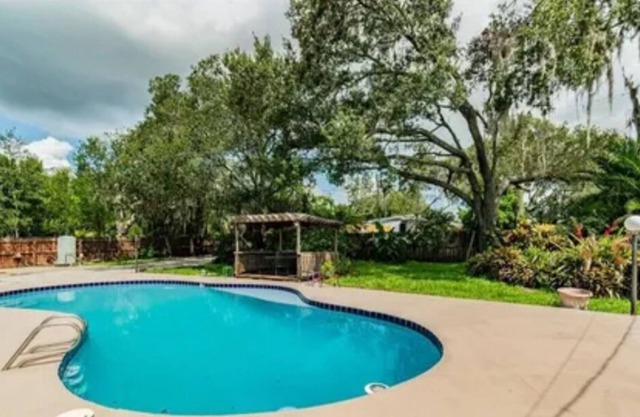 Pool villa near Bush Gardens & Hard Rock Casino!