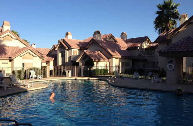 Pools, hot tub,Tennis , Gated Resort, 2 Bed, 2 Bath, Furnished Goodyear condo