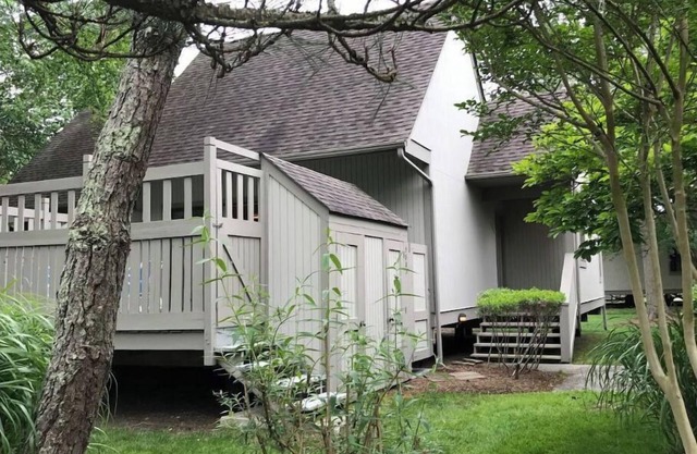 Pools & Private Beach Luxury Bungalow, Sea Colony