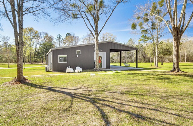 Porch w/Swing & Kayaks: Rural Mississippi Retreat