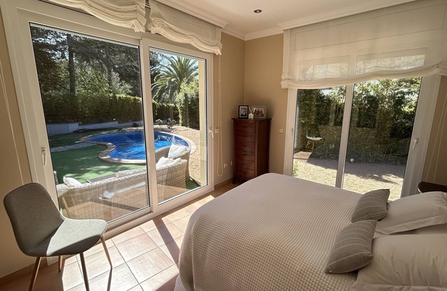 Preciosa Villa con Piscina en Urbanización Exclusiva en S'agaró