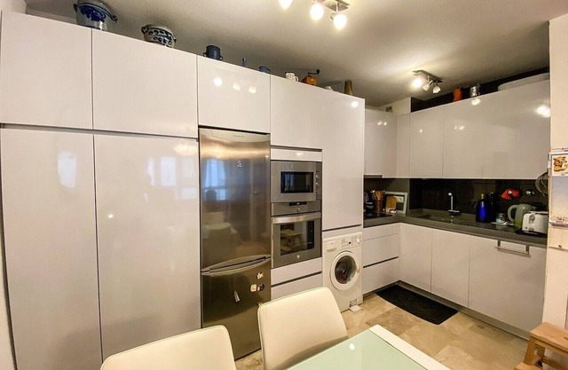 Precioso Apartamento Situado en Mezquitilla, Frente a la Playa