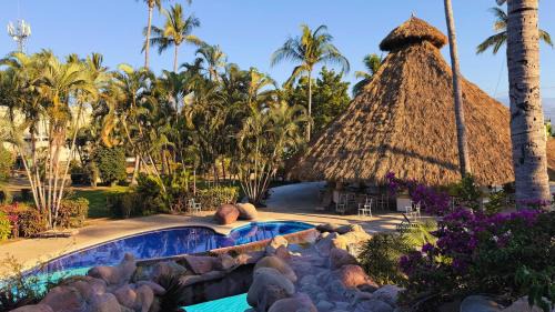 Premium Glamping - Pool Waterslide Wi-Fi & Private Patio Lounge